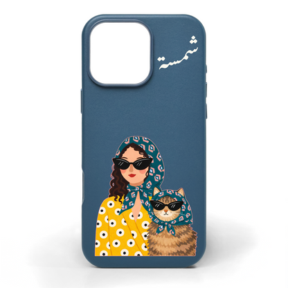 هي والقط - كفر جلد مرسوم يدويًا